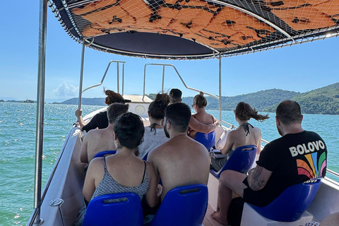 Shared speedboat tour of 6 islands and paradise beaches in Paraty Shared speedboat ride to 6 islands and paradise beaches in Paraty