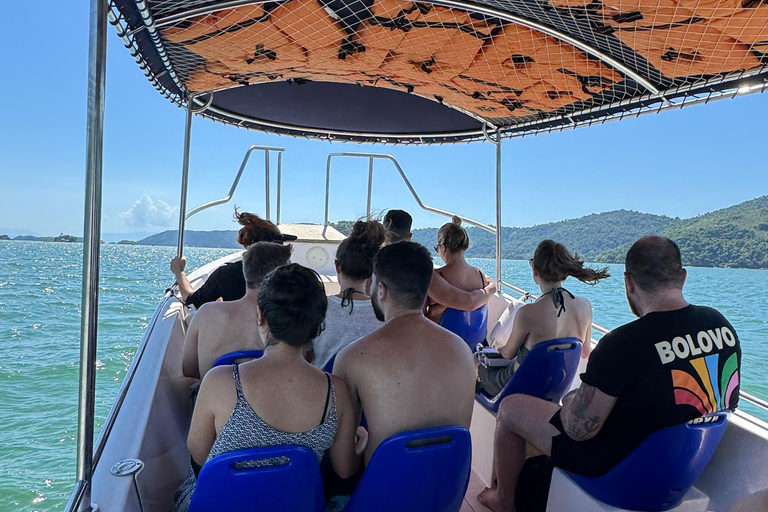 Shared speedboat tour of 6 islands and paradise beaches in Paraty Shared speedboat ride to 6 islands and paradise beaches in Paraty