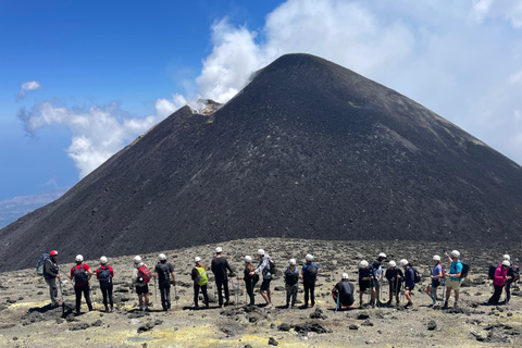 Excursão ao Etna para as crateras do cume 3345m