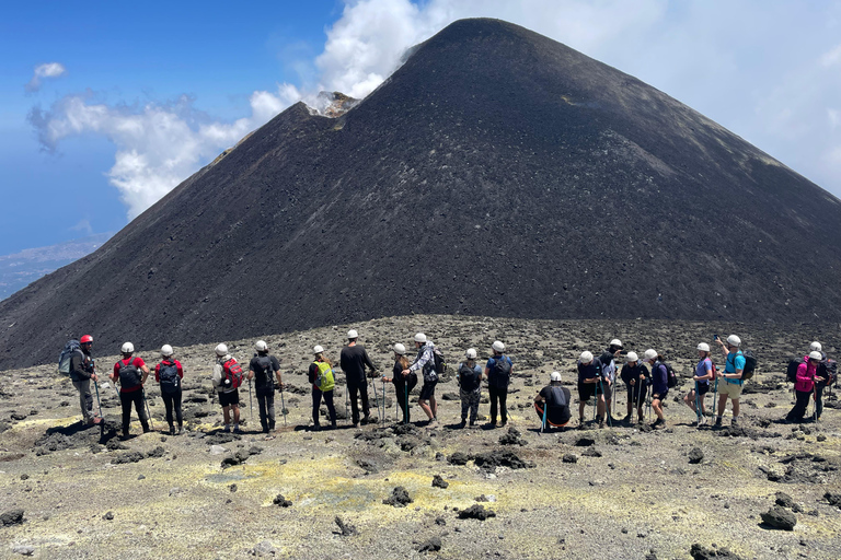 Excursão ao Etna para as crateras do cume 3345m