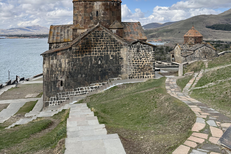 Yerevan: Lake Sevan, Dilijan & Fioletovo Tea Experience