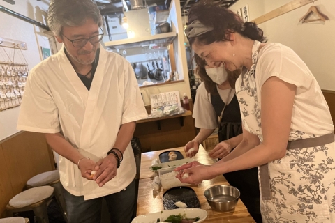 Kioto: Kurs robienia sushi z szefem kuchni sushiSushi Making Class w Kioto i zjedz sushi na lunch