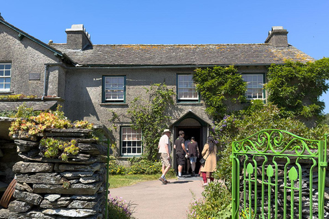 Lake District: Beatrix Potter Private Tour and Lake Cruise