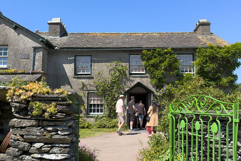 Lake District: Beatrix Potter Private Tour and Lake Cruise
