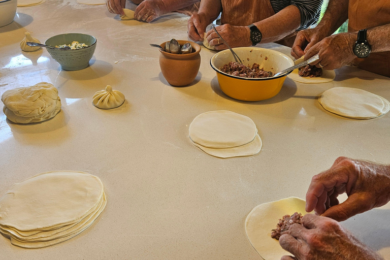 Tbilisi: viaggio tutto incluso a Kazbegi e masterclass di khinkali