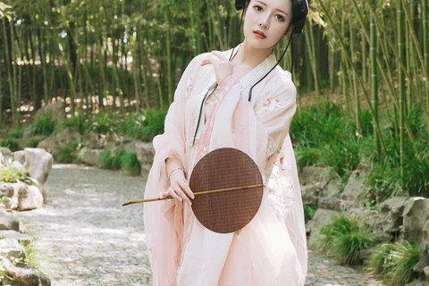 Hangzhou: Hanfu Portrait Shoot at West Lake 1-hour photoshoot