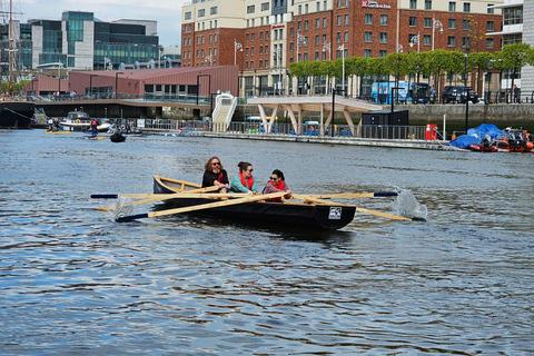 Dublin: River Liffey Currachs Rowing Experience Currach Liffey Tour
