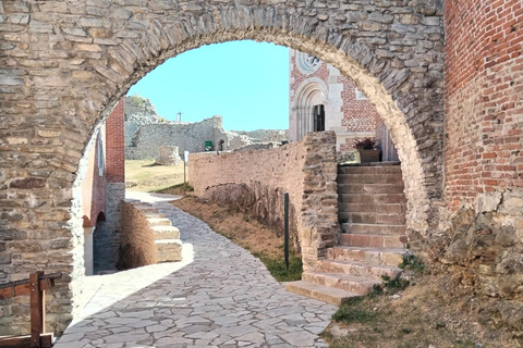 Zagreb: Mirogoj Cemetery & Medvedgrad Castle Echoes of Time: Mirogoj & Medvedgrad