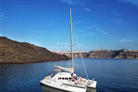 Santorin : Croisière en catamaran avec barbecue grec et boissonsExcursion au coucher du soleil avec Vlyhada Μarina Lieu de rendez-vous