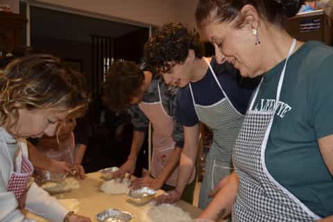 Catane : Cours de cuisine sicilienne avec vin et antipasti