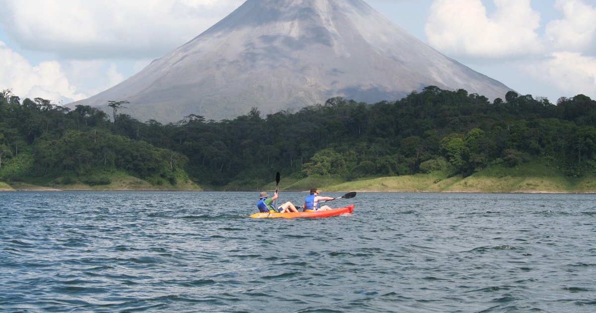 La Fortuna : Kayak sur le lac Arenal - Vue unique sur le volcan ...