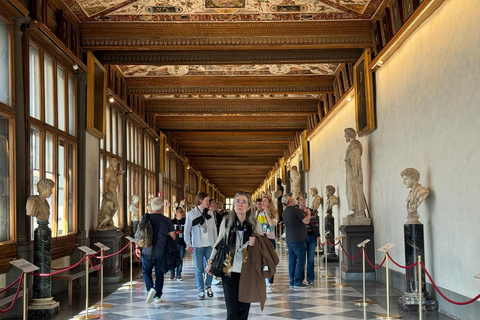 Florencia: Visita VIP sin hacer cola a la Galería de los UffiziTour en grupo en francés