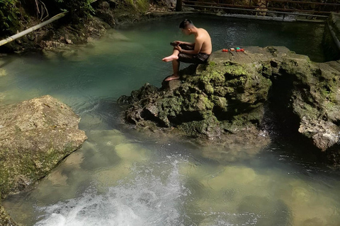 Yogyakarta : circuit authentique à vélo, déjeuner et escapade à la cascade