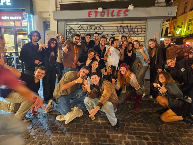 Parigi: Pub Crawl con shottini e ingresso ai locali notturni