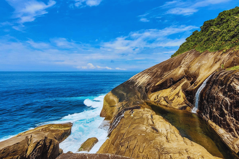 Saco Bravo Waterfall in Paraty-RJ - Hiking on the Green Coast Saco Bravo Waterfall in Paraty-RJ - Hike on the Costa Verde