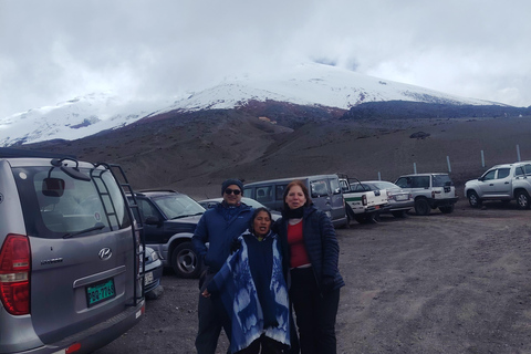 Quito: Cotopaxi – Climb to the hut and hike around Limpiopungo Lagoon
