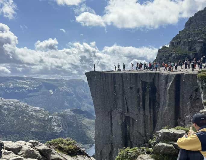 Randonnée guidée par un guide de la région jusqu'à Preikestolen