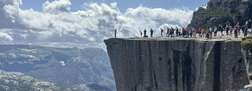 Randonnée guidée par un guide de la région jusqu'à Preikestolen