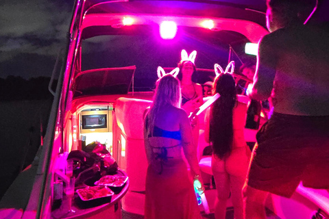 Yacht cruise Biscayne Bay, Miami Beach and Sand bar. 42Ft Yacht cruice Biscayne Bay, Miami Beach and Sand bar