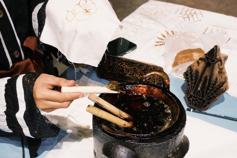 Jakarta: City Tour and Batik Workshop with Lunch