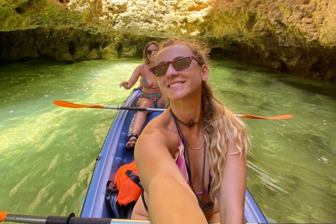 Lagos : location de kayaks, visite et exploration des magnifiques grottes.Kayak double