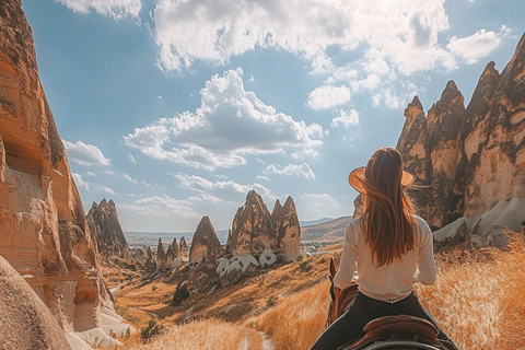 Cappadocia: tour a cavallo con trasferimento in hotelTour di 2 ore al tramonto