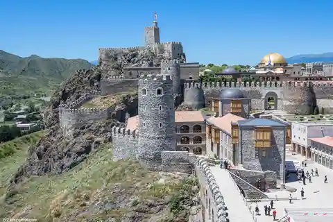 Da Tbilisi: tour di un giorno a Borjomi, al castello di Rabati e a Vardzia