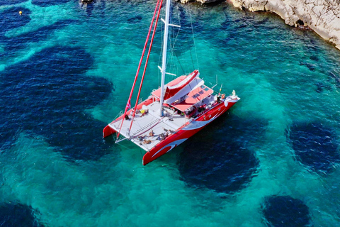 Marseille : Croisière en catamaran dans les Calanques avec déjeuner et vin