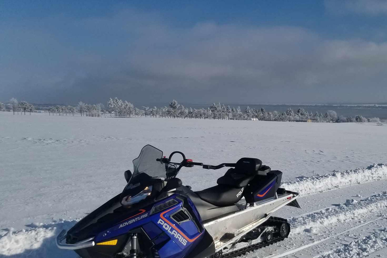 Ciudad de Quebec: Excursión guiada en moto de nieve1,5 horas de alquiler guiado de moto de nieve