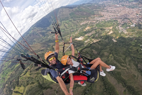 Paragliden in Medellín: Gratis GoPro service.