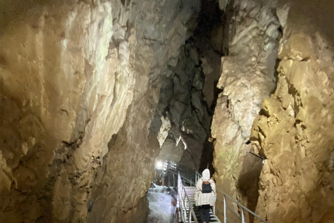 Montenegro: Lipa Cave Guided Tour with TransferOpcija za grupu do 4 razni