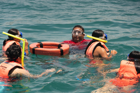Private yacht tour of the Huatulco Bays Small yacht for 8 people