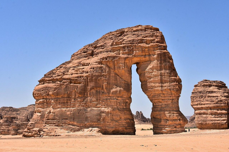 AlUla: Ancient Wonders &amp; City Tour with Lunch