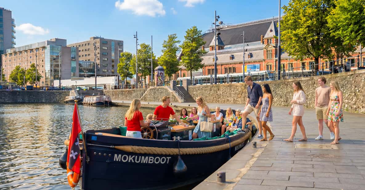 Afbeelding 1 van Amsterdam: grachtenrondvaart met gids en drankjesoptie