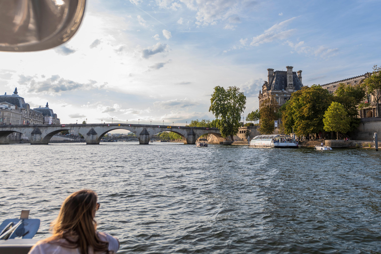 Paris: Private Seine River Cruise Paris: Private Seine River Cruise with Guide