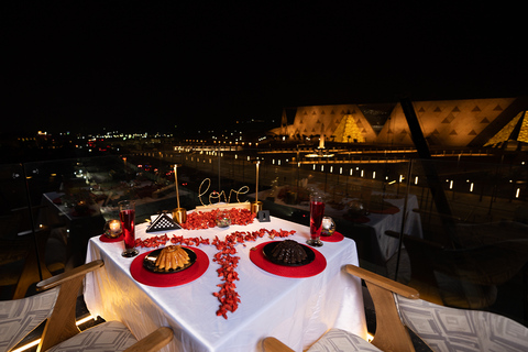 El Cairo: Cena con vistas al Gran Museo Egipcio y las Pirámides