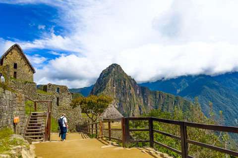 Machu Picchu: Circuit 2A (Classic Route) + Bus & Local Guide Last-Minute: Circuit 3B with Guide Included