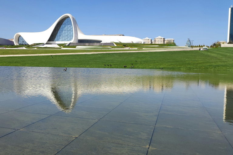 Baku: Night Panoramic Group Tour with Flame Towers