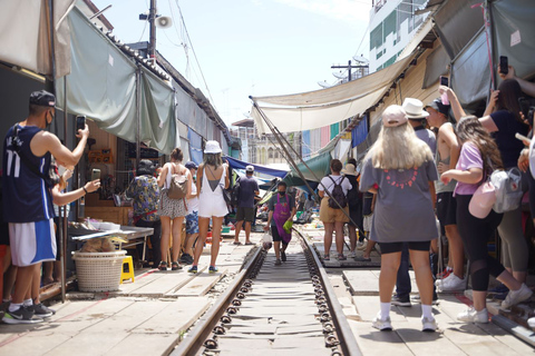 Bangkok: Maeklong Railway Market and Floating Market TourRiver City Bangkok Meeting Point