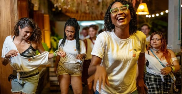Live The Nightlife In Cartagena Partying