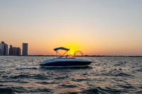 Doha, viaje en barco al atardecer con bebidas - Hizvo
