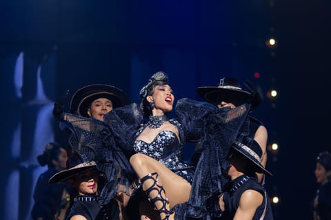 Pattaya: Alcazar Cabaret Show Admission Ticket - Image 2