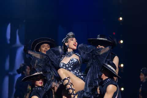 Pattaya: Alcazar Cabaret Show Admission Ticket - Image 3