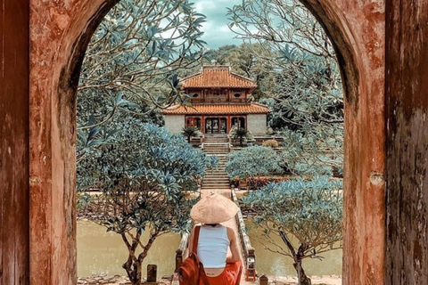 Hue Tailored Sightseeing Day Trip-Private Chauffeur Service Option 7: Round-trip transfer from Hue to Phong Nha