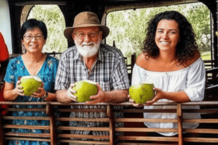 كوتشي: رحلة بحرية ليلية على متن بيت عائم في أليبي مع وجبات