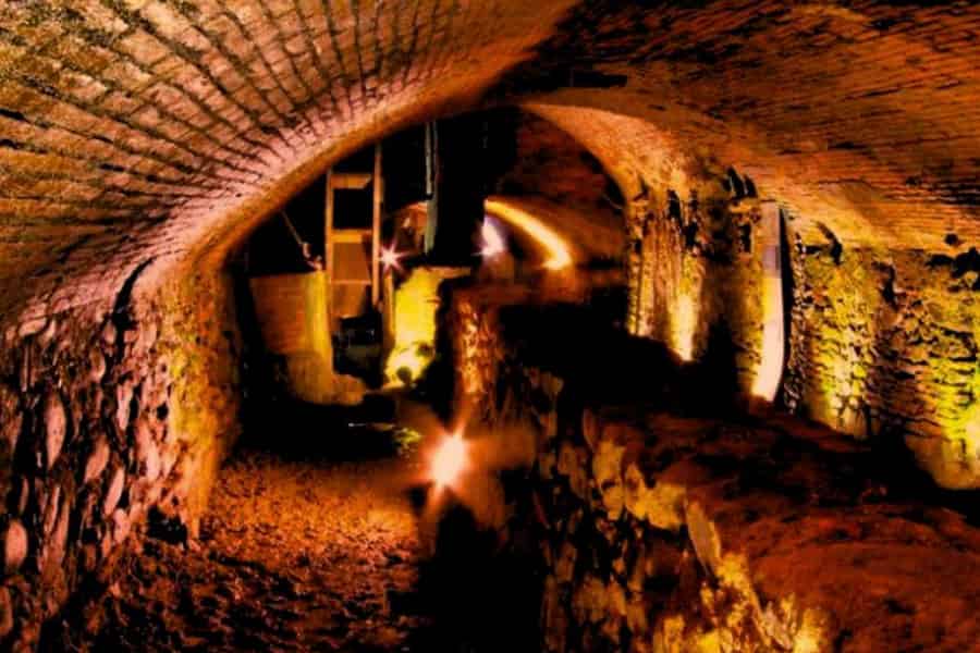 Napels wandeltour en begeleide tour door de ondergrondse ruïnes