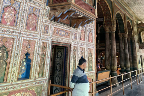 Old Bangalore Walking Tour: Palace, Fort, Temples & Market