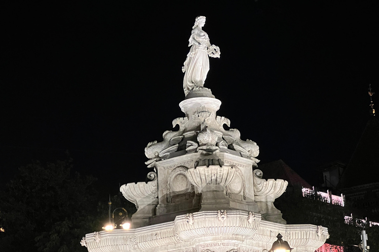 Visita a Mumbai à luz da noite e aos locais históricosTour noturno particular em Mumbai