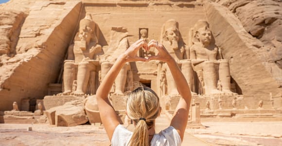 Ab Assuan: Abu-Simbel-Gruppentour mit Guide & Eintritten