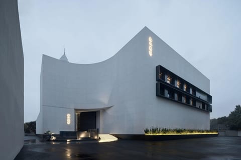 Shanghai: Qushui Lanting Resort Entry Ticket with Buffet